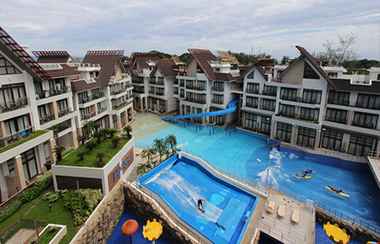 Kolam Renang 2 Crown Regency Resort and Convention Center Boracay