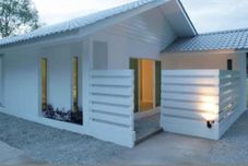 Bên ngoài La Pari-Pari