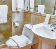 ห้องน้ำภายในห้อง 6 Crown Regency Prince Resort -  Boracay