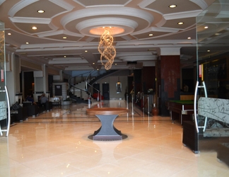 Lobby 2 Crown Hotel