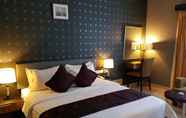 Kamar Tidur 4 Crown Hotel