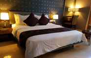 Kamar Tidur 6 Crown Hotel