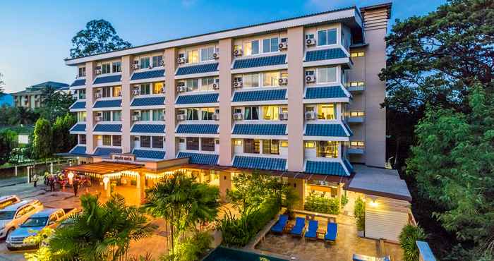 Swimming Pool Sakulchai Place Hotel