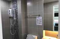 In-room Bathroom Mak House Resort