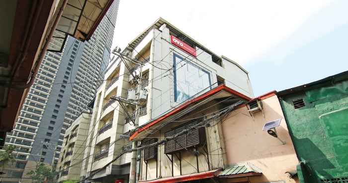 Luar Bangunan Artina Suites Hotel