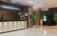 Lobi 2 Brentwood Suites