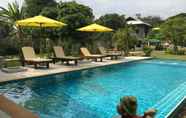 Swimming Pool 4 Villas Roi Buri