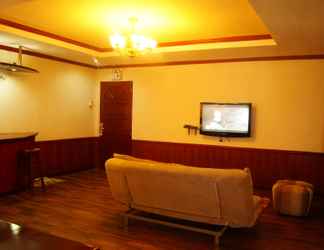 Lobi 2 Dulcinea Hotel and Suites