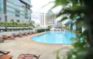 Swimming Pool 3 Golden Tulip Sovereign Hotel Bangkok