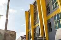 Bangunan The Sunflower Holiday Hostel 