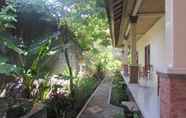 Exterior 3 Natalia Homestay Ubud 