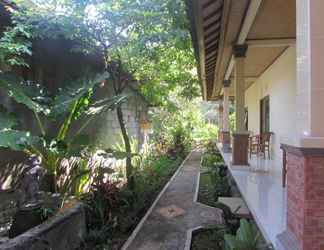 Exterior 2 Natalia Homestay Ubud 