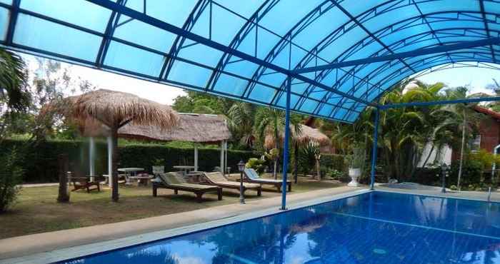 Swimming Pool Thai Garden Inn