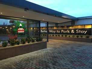 Talents Motor Park Hotel, Rp 353.036