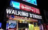 Ruangan Fungsional 2 Fields Walking Street Hotel