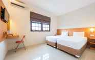 Kamar Tidur 4 Family Guest House Kupang Baru