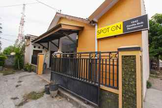 Luar Bangunan 4 SPOT ON 1842 Cevilla Bnb Residence Syariah