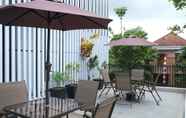 บาร์ คาเฟ่ และเลานจ์ 7 Hotel Surakarta