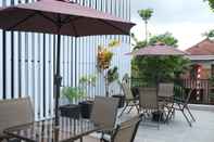 บาร์ คาเฟ่ และเลานจ์ Hotel Surakarta