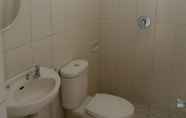 Toilet Kamar 5 Hotel Arowana Jember 