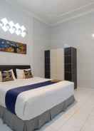 BEDROOM SPOT ON 2073 Guest House Omah Waris