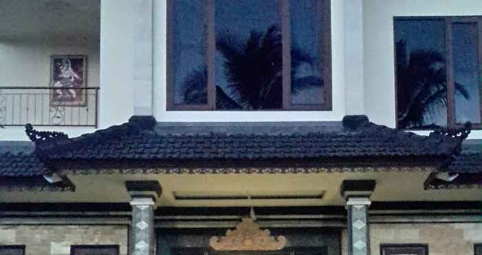 Luar Bangunan Hotel Mawar Sari Mitra RedDoorz