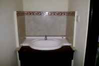 In-room Bathroom Hotel Mawar Sari RedPartner