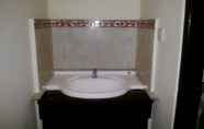 In-room Bathroom 2 Hotel Mawar Sari Mitra RedDoorz