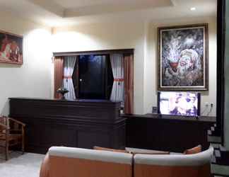 Lobi 2 Hotel Mawar Sari Mitra RedDoorz