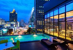 Swimming Pool 2 Hotel Clover Asoke