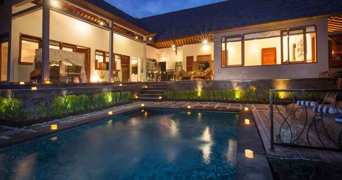 Swimming Pool Villa Umah Wake