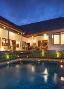 SWIMMING_POOL Villa Umah Wake