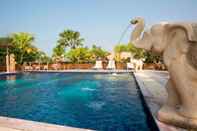 Swimming Pool Inrawadee Resort