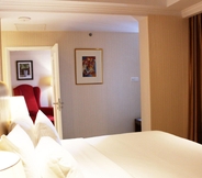 Kamar Tidur 5 Adimulia Hotel Medan