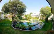 Swimming Pool 6 Villa Costa Plenty