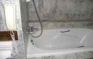 In-room Bathroom 3 Interchange Tower Serviced Apartment