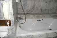 In-room Bathroom Interchange Tower Serviced Apartment