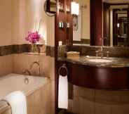 In-room Bathroom 5 The Peninsula Manila