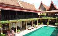 Kolam Renang 4 Ruean Thai Hotel