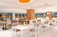 Bar, Kafe dan Lounge HARRIS Hotel Samarinda