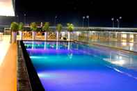 Swimming Pool HARRIS Hotel Samarinda