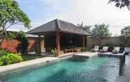 Swimming Pool 4 Villa Cokelat