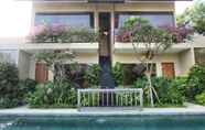 Swimming Pool 7 Villa Cokelat