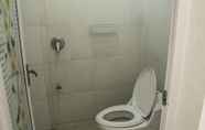 In-room Bathroom 6 Adi Jaya Homestay