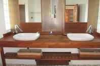 Toilet Kamar Villa Suay Paap