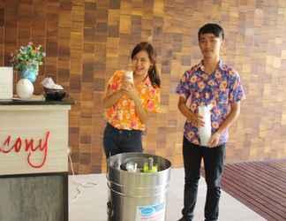 Lobby 2 Feung Nakorn Balcony Rooms and Cafe