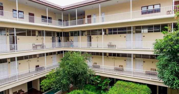 Luar Bangunan Feung Nakorn Balcony Rooms and Cafe