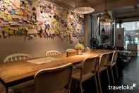 บาร์ คาเฟ่ และเลานจ์ Monomer Hostel Bangkok (Newly Renovated)