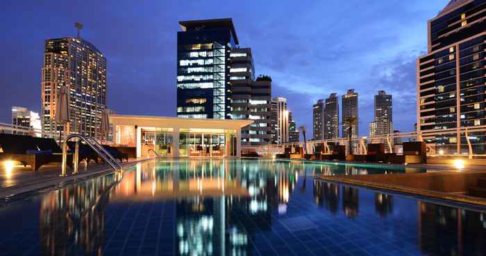 Kolam Renang The Bless Hotel & Residence