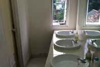 In-room Bathroom GLORIA MESS BANGKA